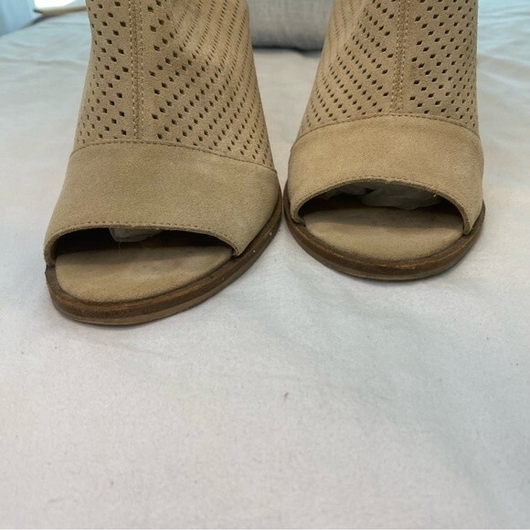 Gianni Bini Leather Suede Tan Tassel Cut Out Western Peep Toe Heel Shoe SZ 10M - Picture 5 of 14